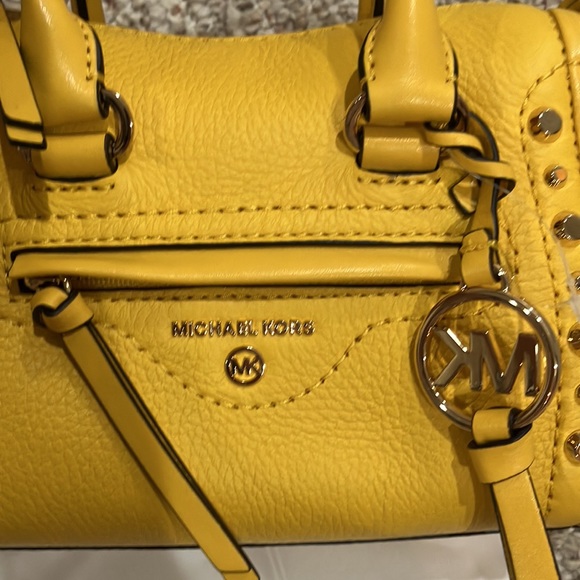 MICHAEL KORS Carine Extra-Small Studded Pebbled Leather Crossbody Bag 32T0GCCC0L - Picture 4 of 13